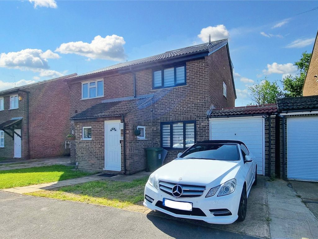3 bed semidetached house for sale in Isenburg Way, Hemel Hempstead
