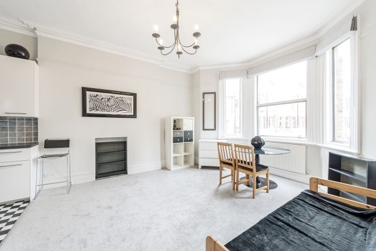 1 bed flat to rent in Sinclair Gardens, London W14, £1,650 pcm Zoopla