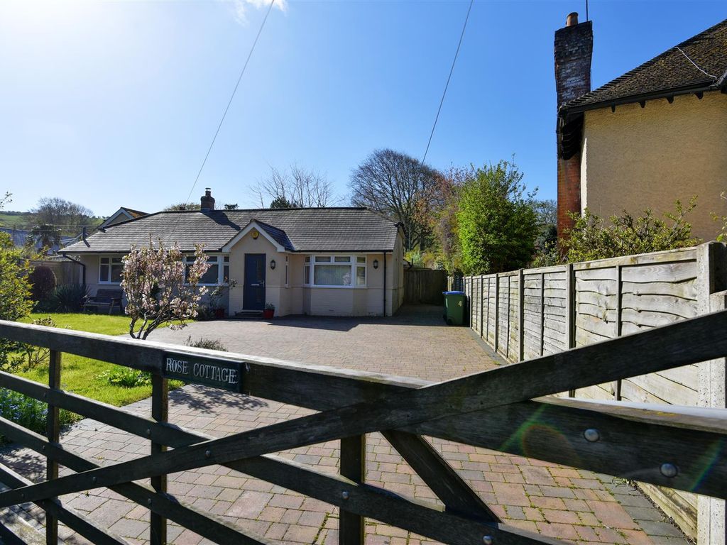 3 bed detached bungalow for sale in Henfield Road, Upper Beeding