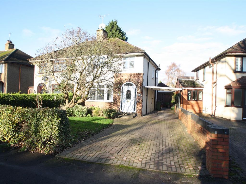 3 bed semidetached house for sale in Newton Road, Bletchley, Milton