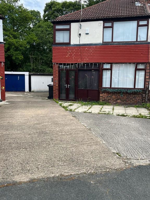 3 bed semidetached house for sale in Grange Park Close, Leeds LS8, £200,000 Zoopla