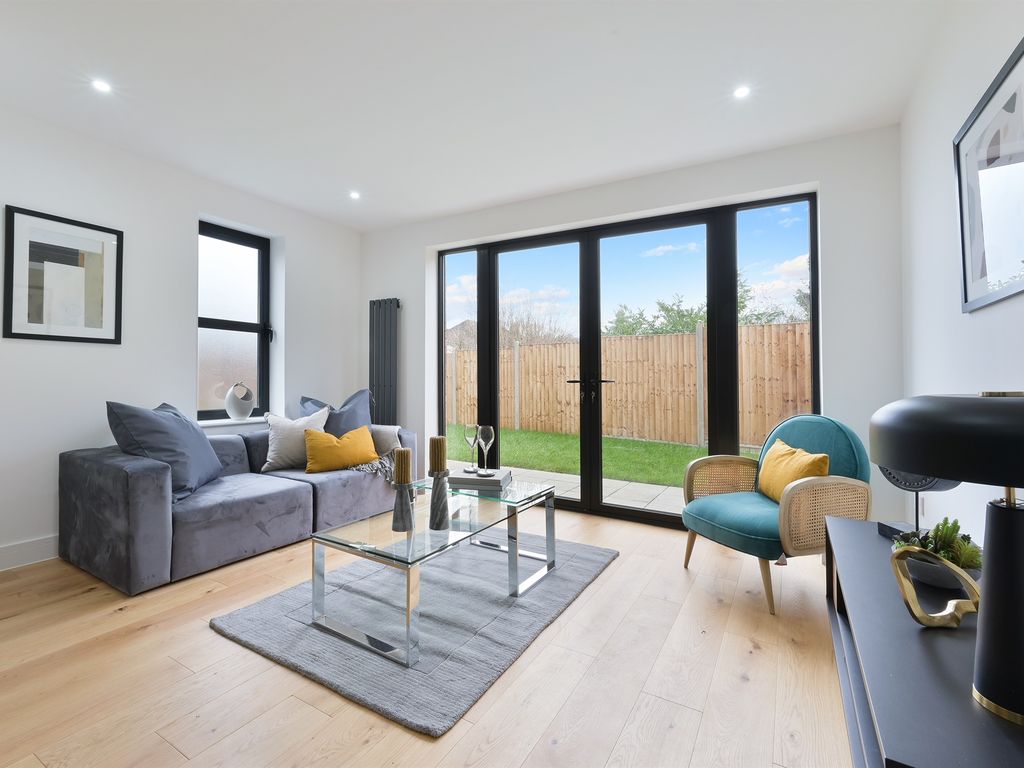 New home, 3 bed property for sale in Crest Road, South Croydon CR2, £550,000 Zoopla