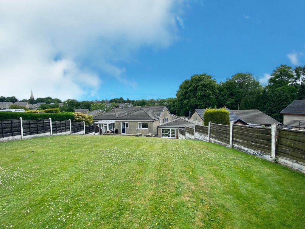 3 bed bungalow for sale in Sunnybank Close, Helmshore, Rossendale BB4