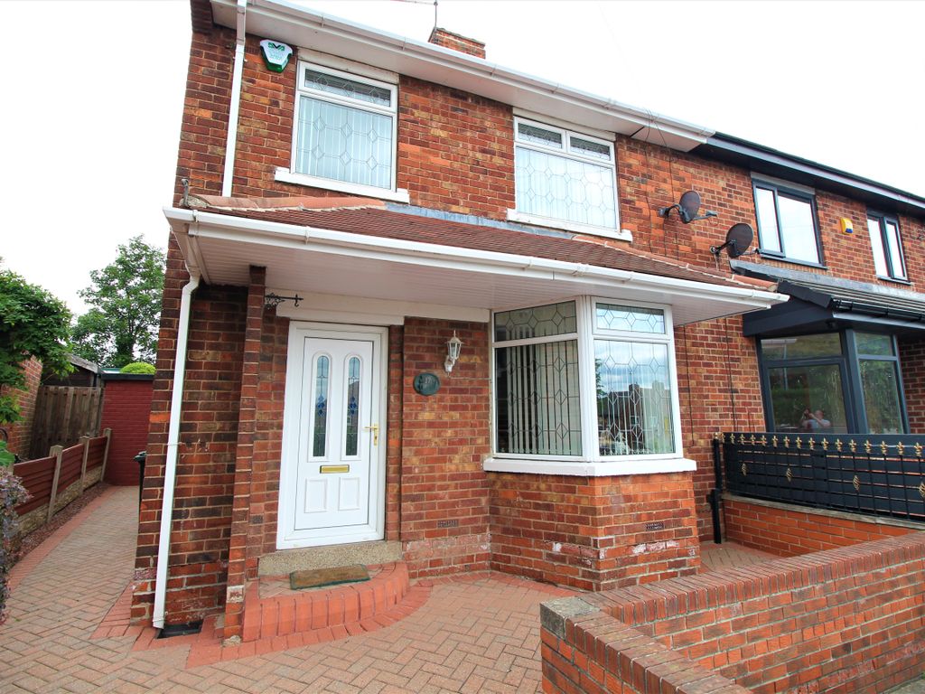 3 bed semidetached house for sale in East Avenue, Swinton, Mexborough