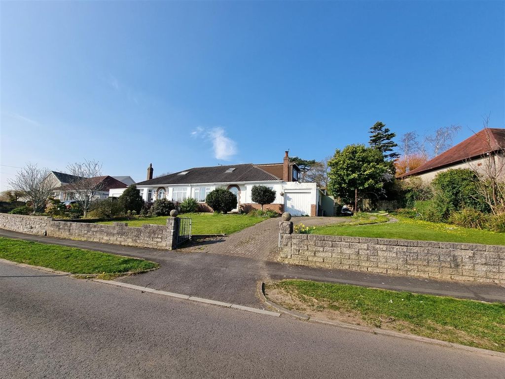 4 bed semidetached bungalow for sale in Parkfields Road, Bridgend CF31