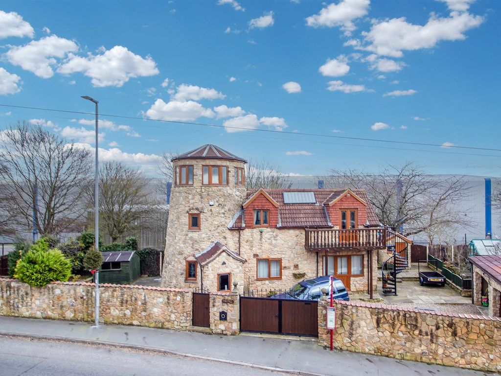 2 bed detached house for sale in Mill Lane, South Elmsall, Pontefract