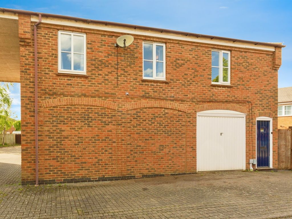 1 bed property for sale in Singleton Way, Fairford Leys, Aylesbury HP19