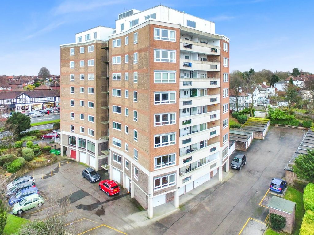 3 bed flat for sale in Sandmoor Court, Alwoodley, Leeds LS17 Zoopla