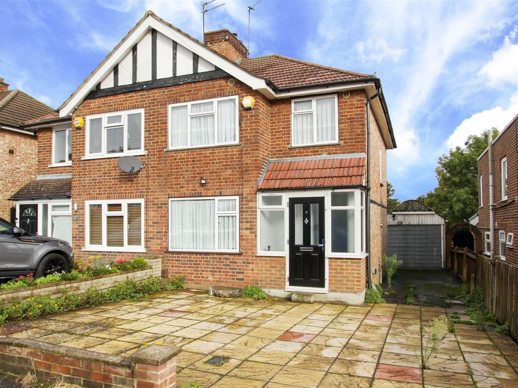 3 bed semidetached house for sale in Misbourne Road, Hillingdon UB10