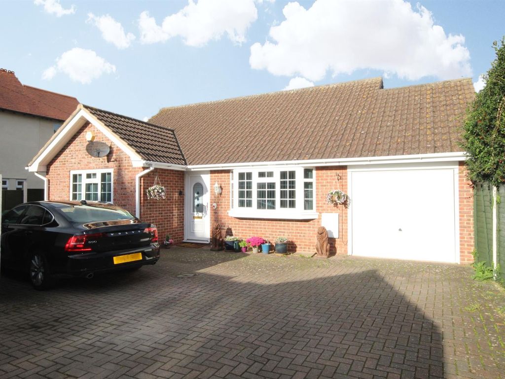 2 bed detached bungalow for sale in The Piece, Churchdown, Gloucester