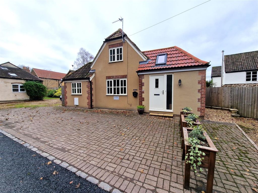 1 bed detached house for sale in Church Road, Derry Hill, Calne SN11, £