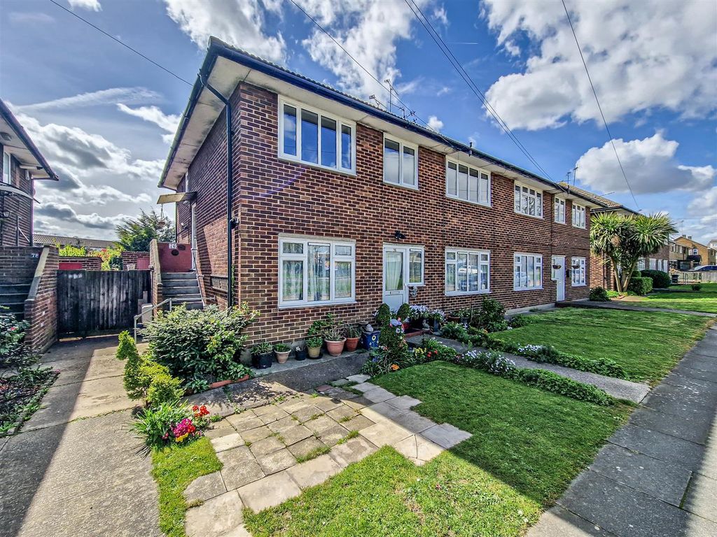 2 bed property for sale in Eastwoodbury Crescent, SouthendOnSea SS2