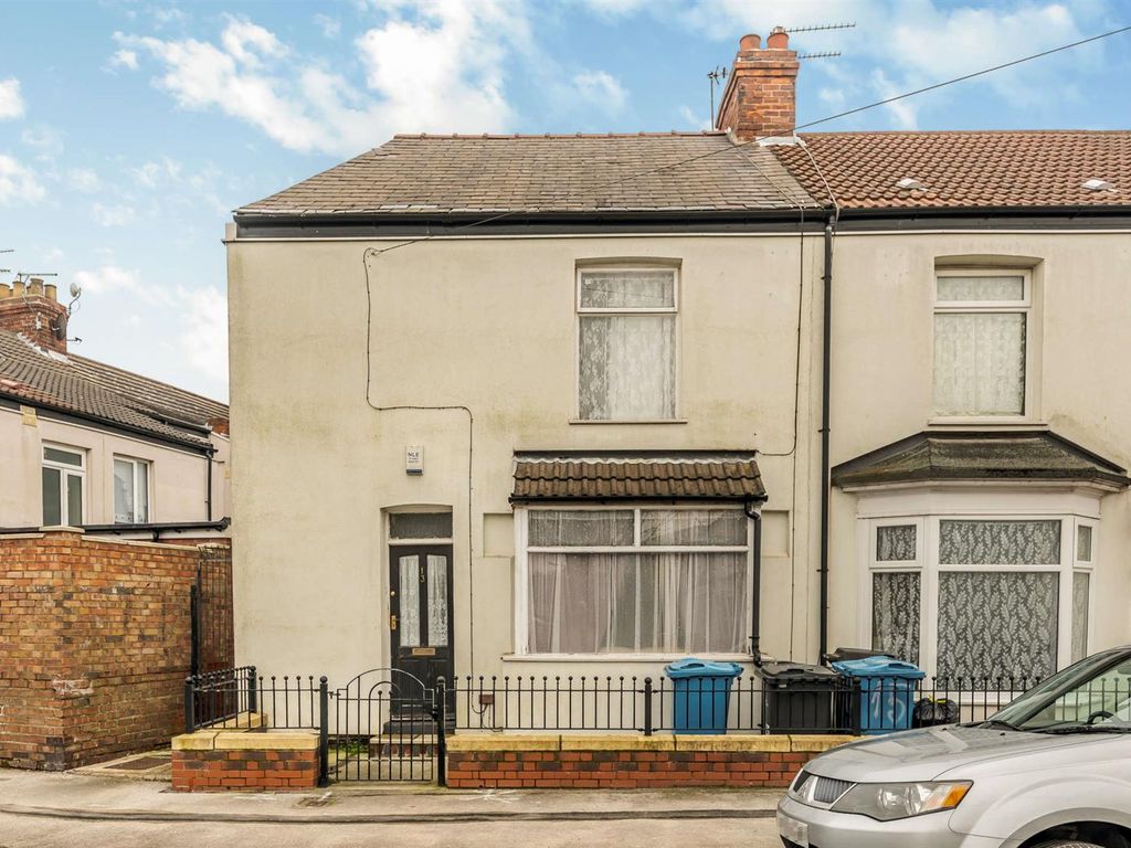 3 bed end terrace house for sale in Carrington Street, Hull HU3, £