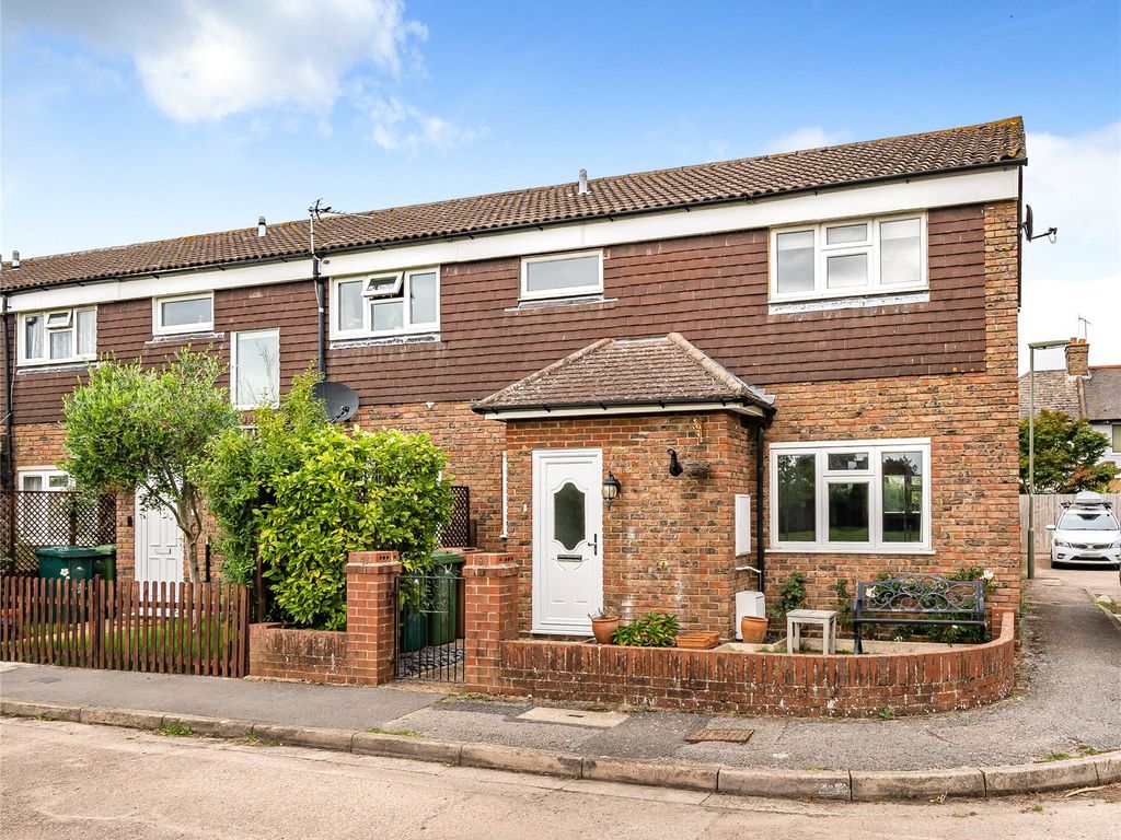 3 bed end terrace house for sale in Duppas Park, Shepperton TW17