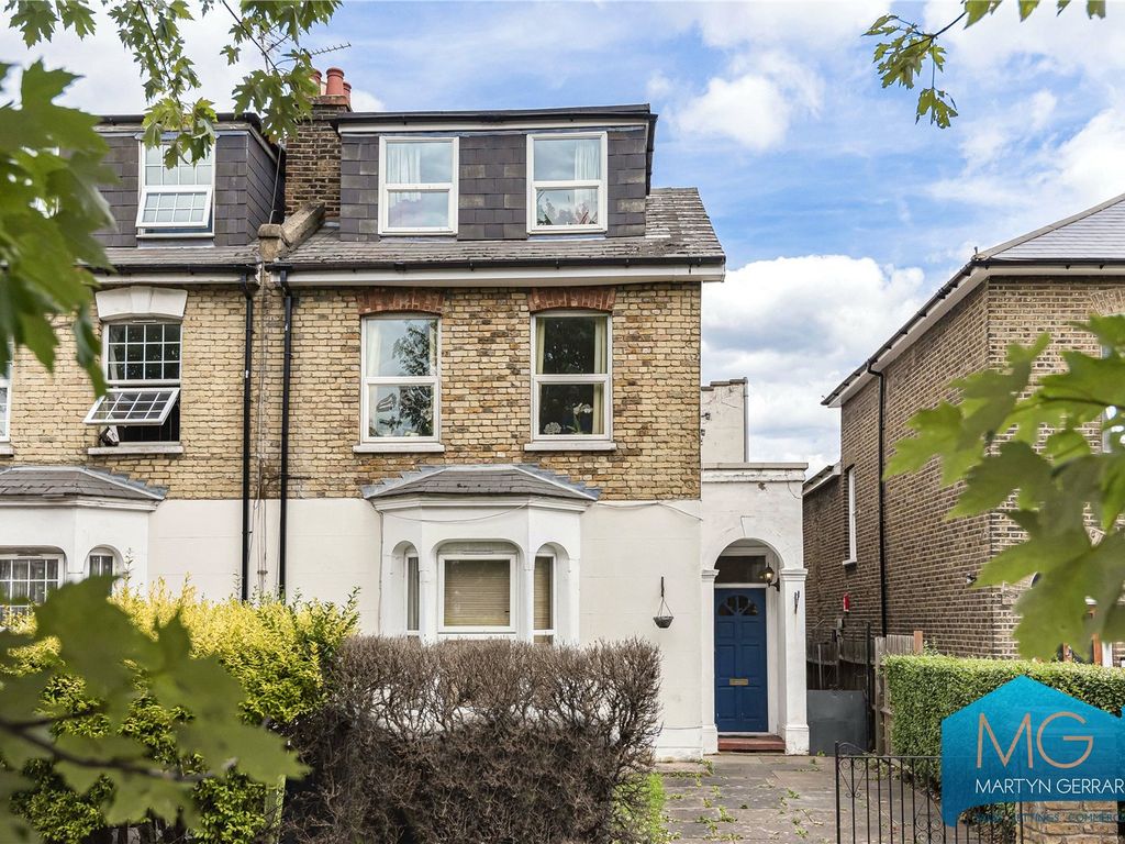 2 bed for sale in Trinity Road, Bounds Green, London N22, £