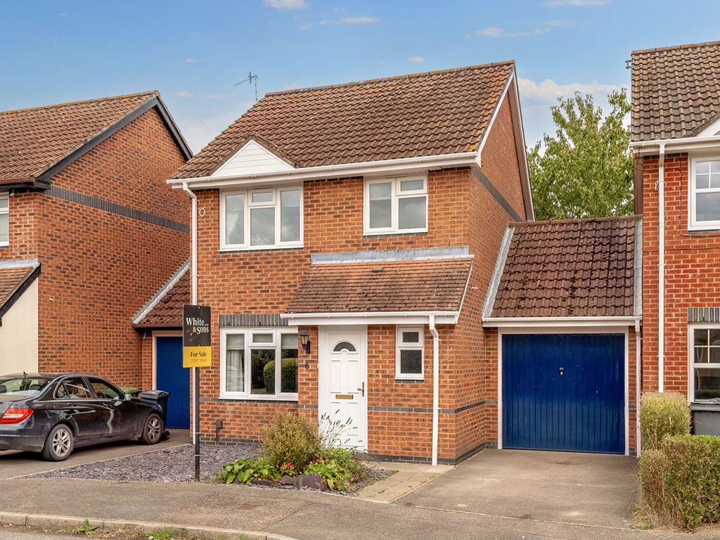 3 bed link detached house for sale in Gower Road, Horley, Surrey RH6, £