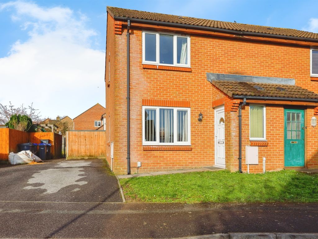 3 bed semidetached house for sale in Cooks Close, Salisbury SP2, £