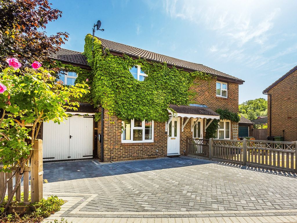 3 bed semidetached house for sale in Shellwood Drive, North Holmwood