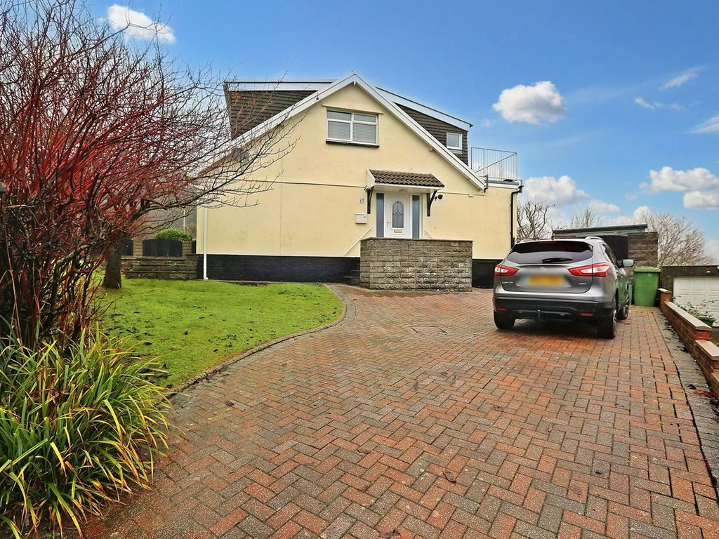 4 bed semidetached house for sale in Whiterock Avenue, Pontypridd CF37