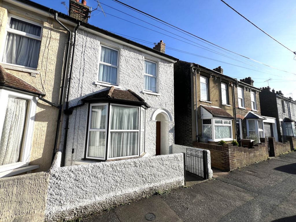 3 bed end terrace house to rent in Essex Road, Halling, Rochester ME2