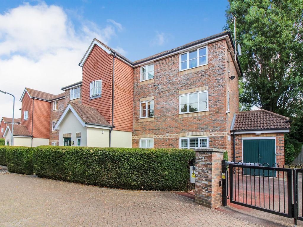 1 bed flat for sale in Whitehead Way, Aylesbury HP21 Zoopla