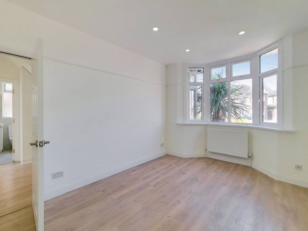 5 bed bungalow to rent in Elm Drive, Harrow HA2 Zoopla