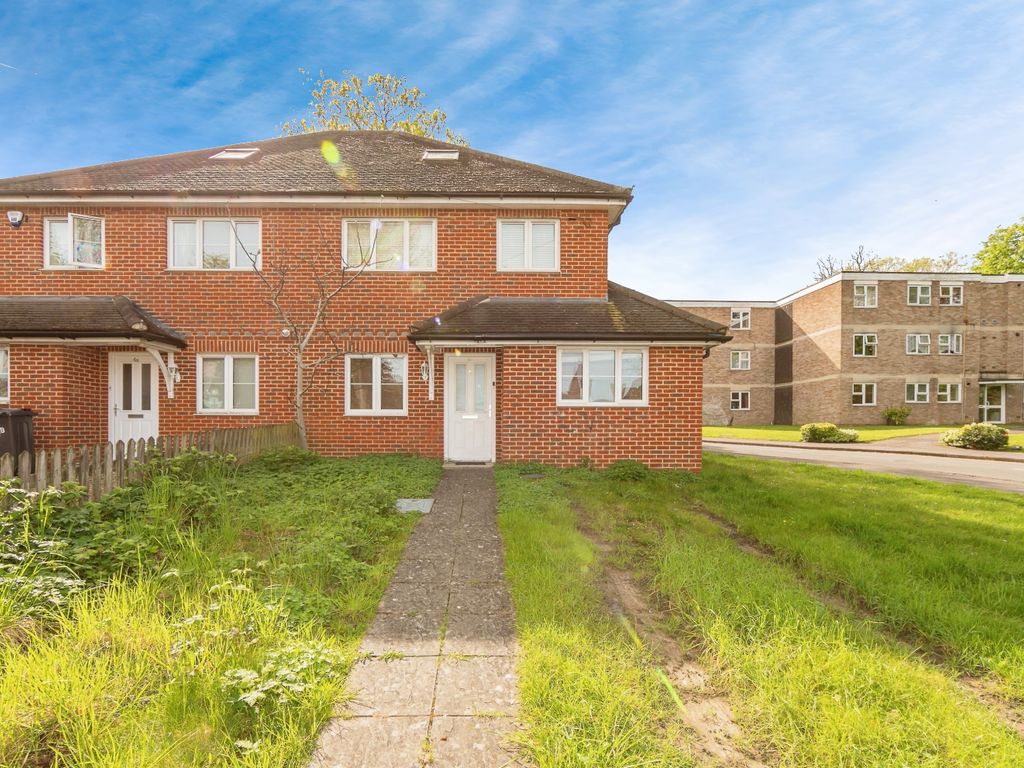 4 bed semidetached house for sale in Addington Road, Reading RG1, £