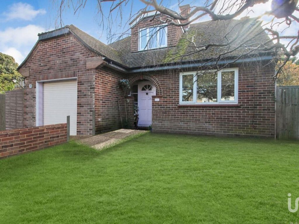 3 bed bungalow for sale in Bromley Road, Colchester CO4, £350,000 Zoopla