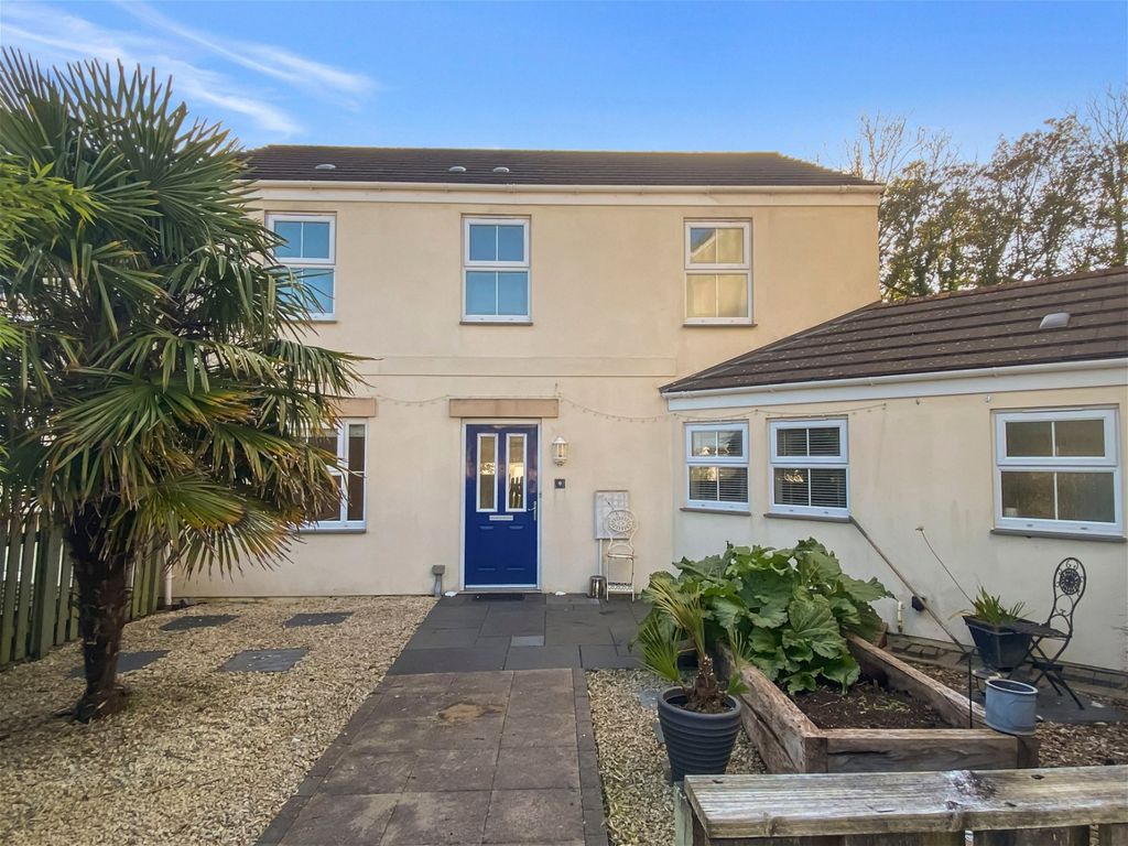 3 bed terraced house for sale in Newbridge View, Truro TR1, £350,000