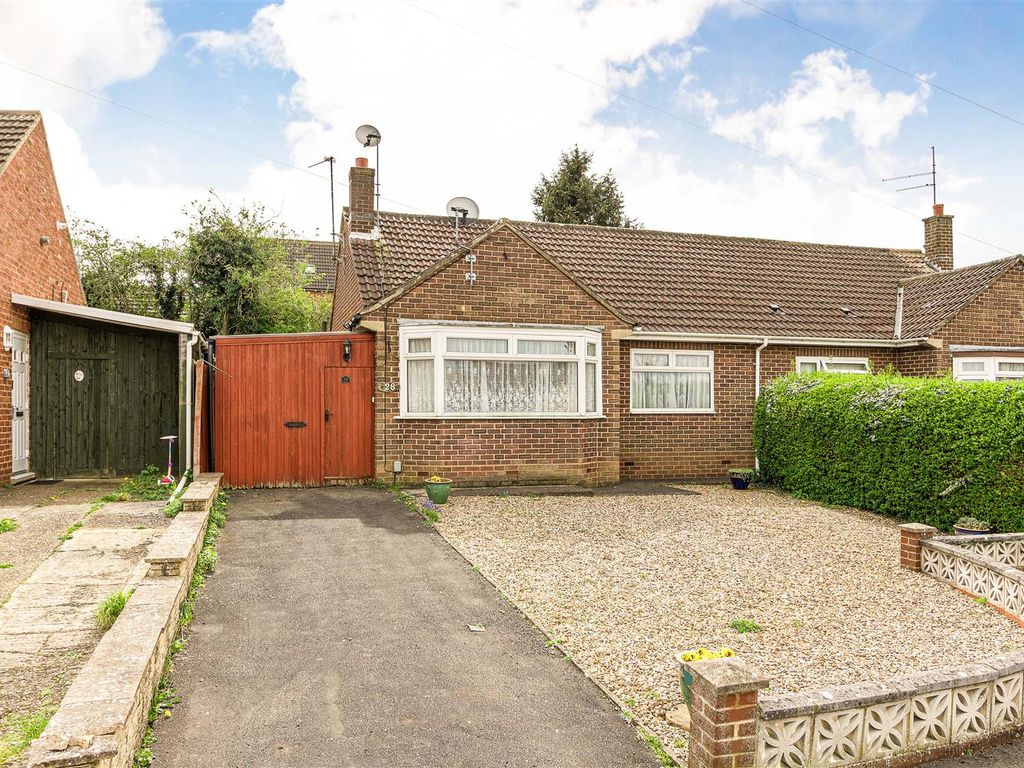 2 bed semidetached bungalow for sale in Pendered Road, Wellingborough