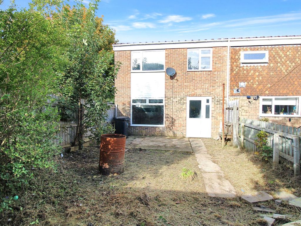 4 bed terraced house for sale in Islandsmead, Eldene, Swindon SN3, £