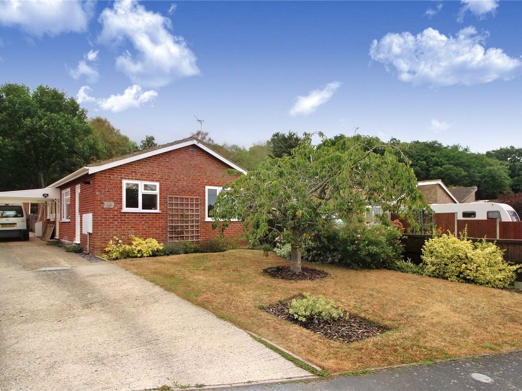 3 bed bungalow for sale in Cawstons Meadow, Poringland, Norwich