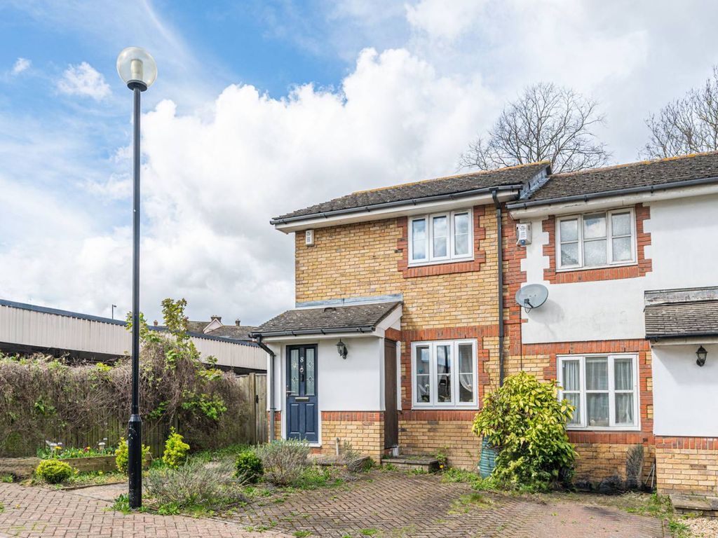 2 bed end terrace house for sale in Amblecote Meadows, Grove Park