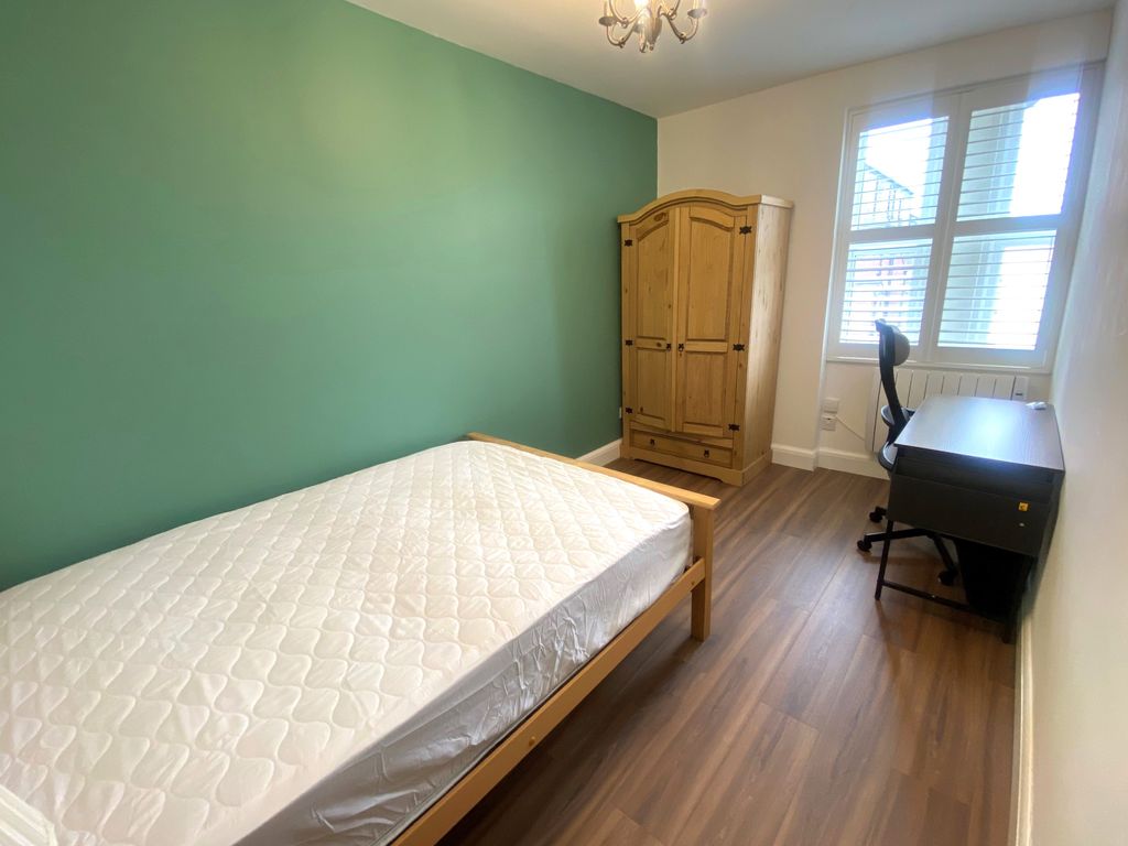 Room to rent in Barking Road, London E16, £900 pcm Zoopla