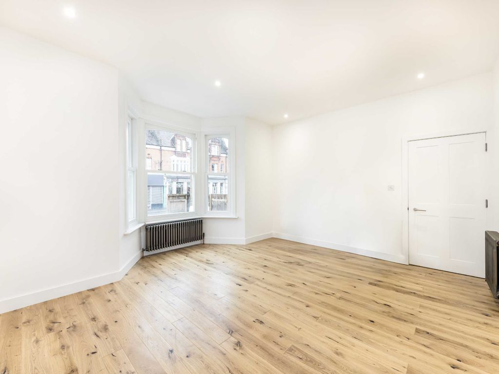 4 bed flat to rent in Brockley Road, London SE4, £3,600 pcm Zoopla