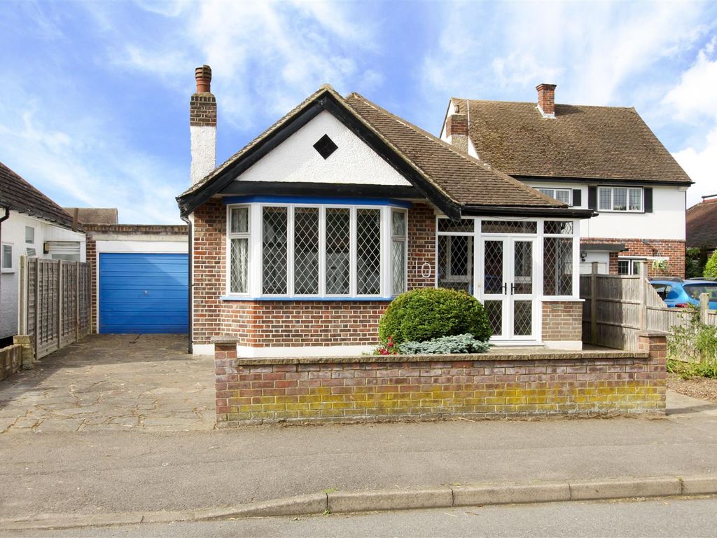 2 bed detached bungalow for sale in Howletts Lane, Ruislip HA4, £