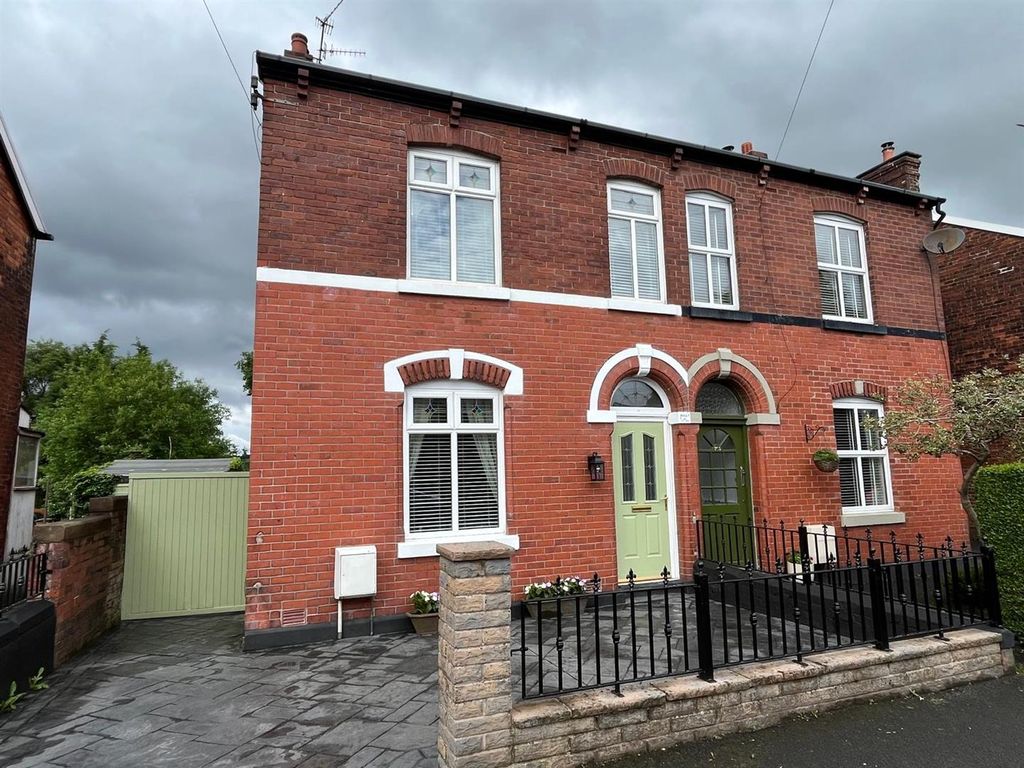 4 bed semidetached house for sale in Huddersfield Road, Stalybridge