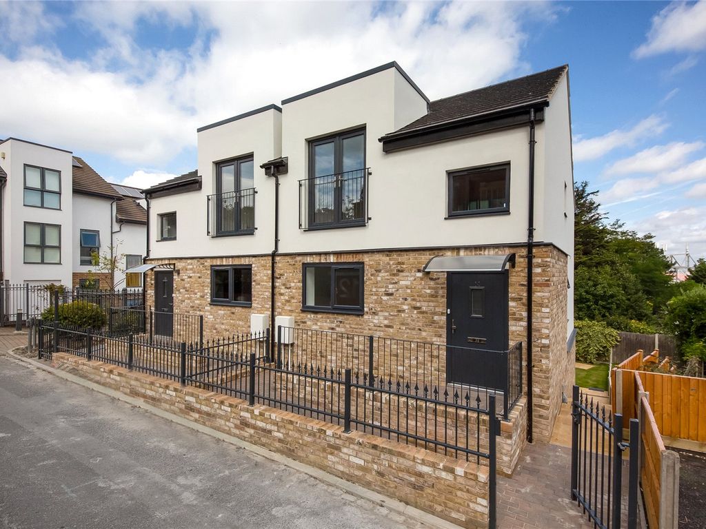 4 bed semidetached house for sale in Lansdowne Mews, Charlton SE7, £
