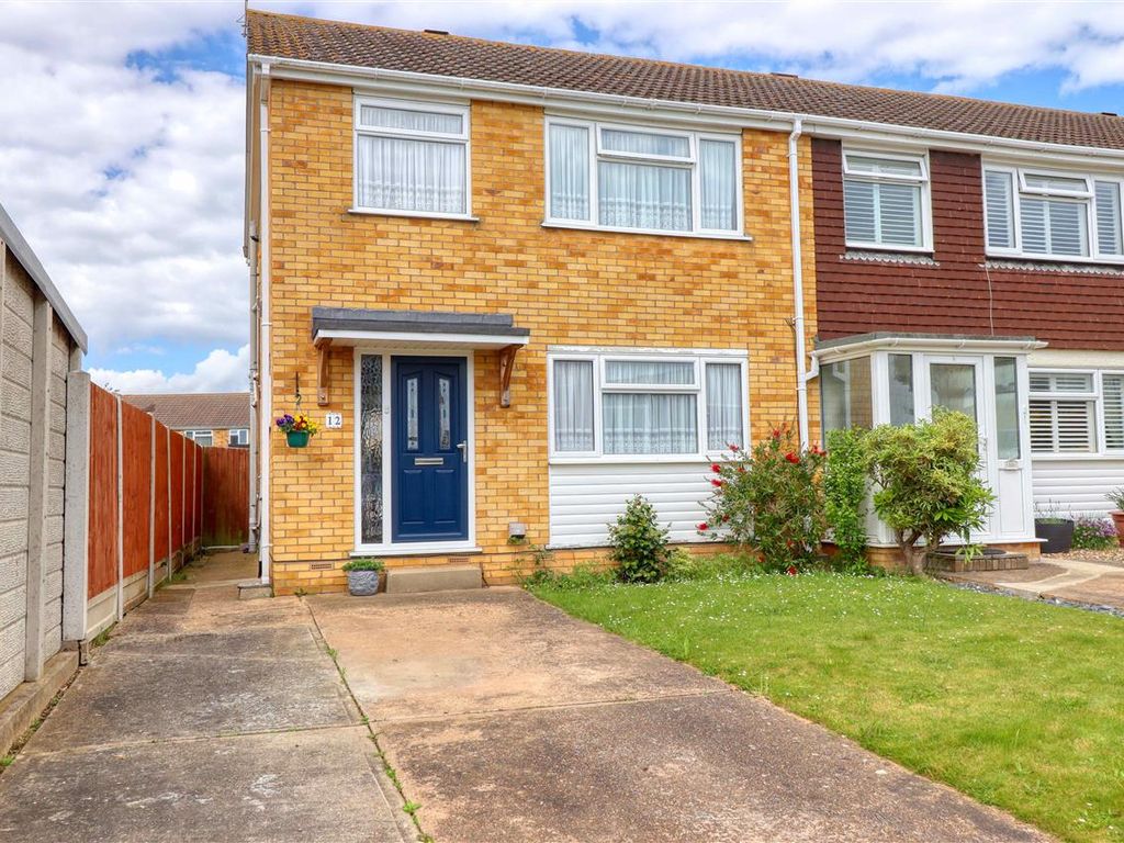 3 bed semidetached house for sale in Totlands Drive, ClactonOnSea