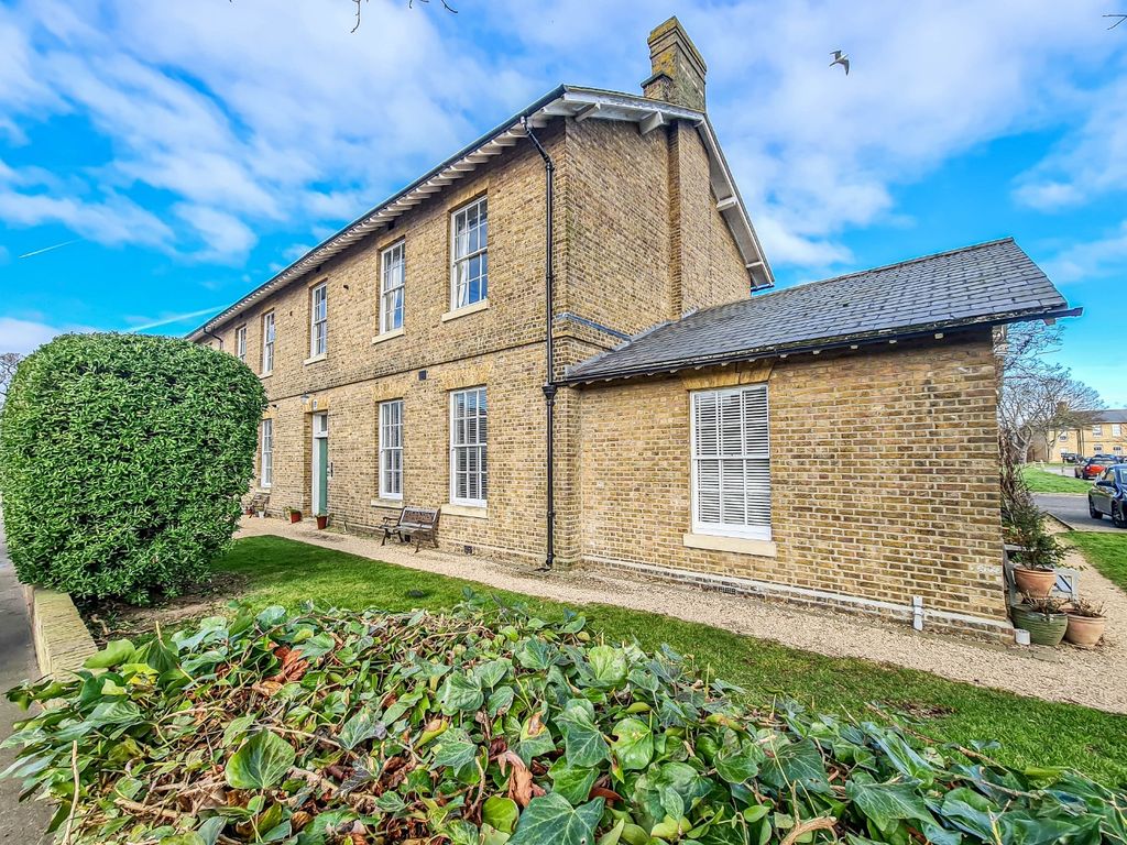 2 bed flat for sale in Horseshoe Crescent, Shoeburyness, SouthendOn