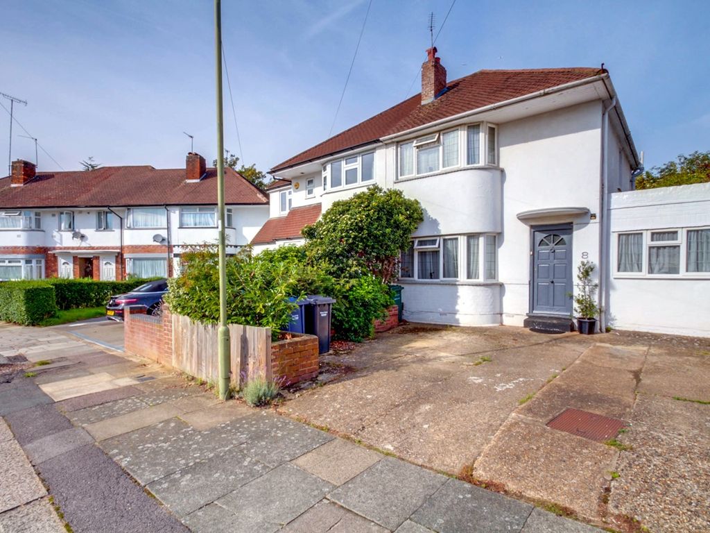 3 bed semidetached house for sale in Lee Road, London NW7, £650,000