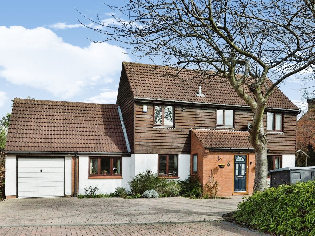 4 bed detached house for sale in Hadrians Drive, Bancroft, Milton