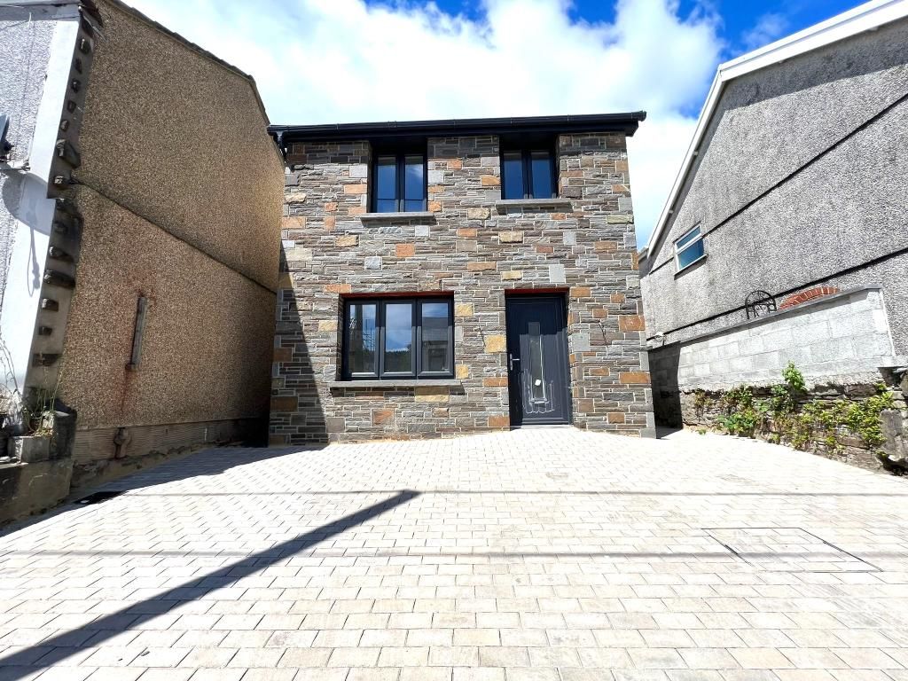 3 bed detached house for sale in 137 Swansea Road, Trebanos, Swansea