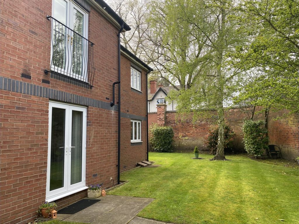 2 bed flat for sale in Loriners Grove, Walsall WS1, £170,000 Zoopla