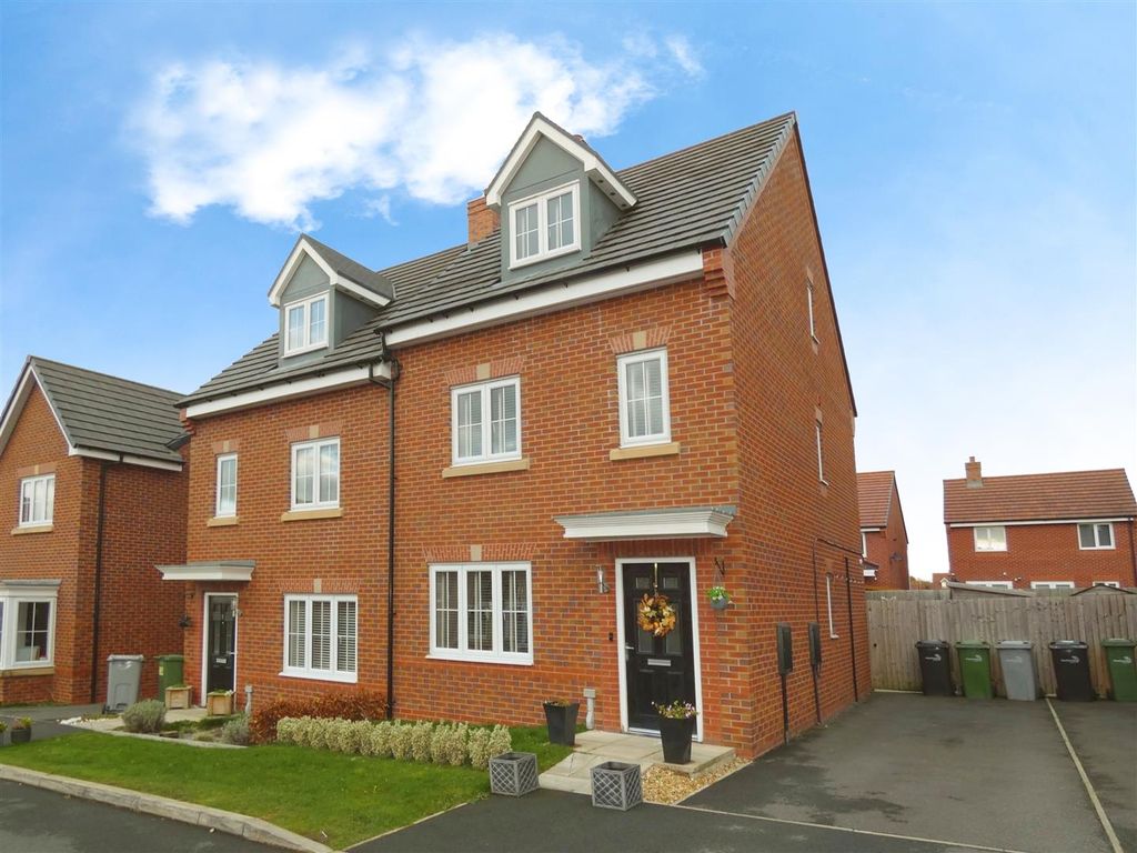4 bed semidetached house for sale in John Rowlands Close, Sandbach