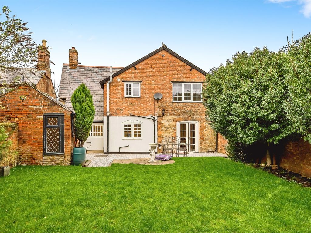 4 bed detached house for sale in Aylesbury Road, Bierton, Aylesbury