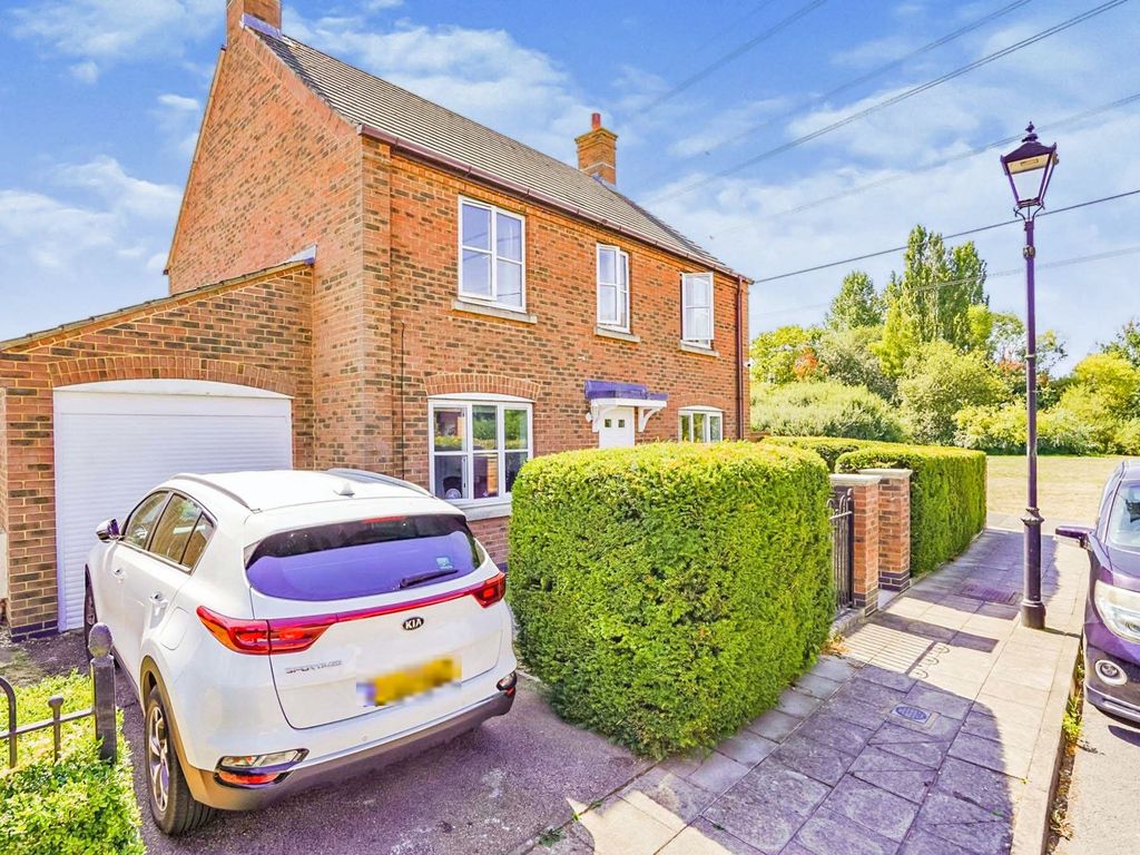 Woodford Close, Fairford Leys, Aylesbury HP19  