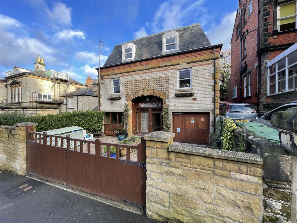 5 bed detached house for sale in Royal Avenue, Scarborough YO11 Zoopla