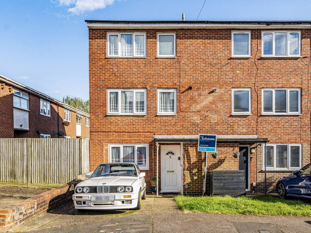 5 bed end terrace house for sale in Brightwell Road, Watford