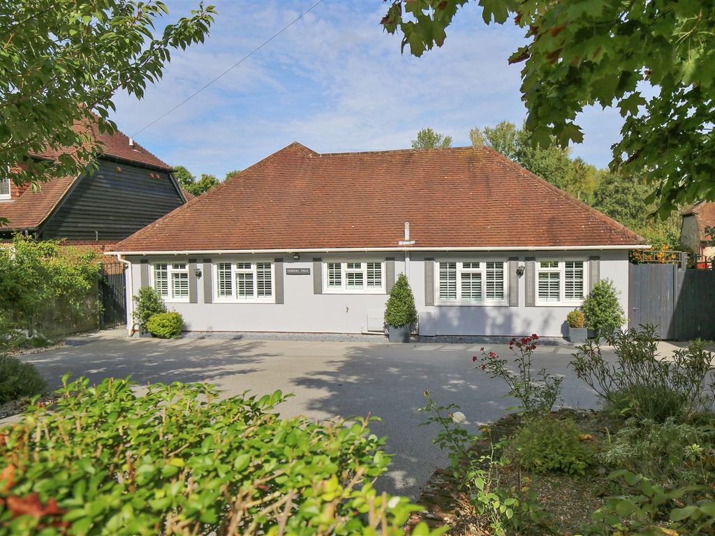 4 bed detached bungalow for sale in Sevenoaks Road, Ightham, Sevenoaks